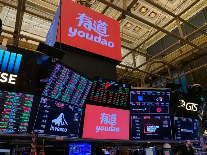 如何设置有道词典的语音翻译功能？